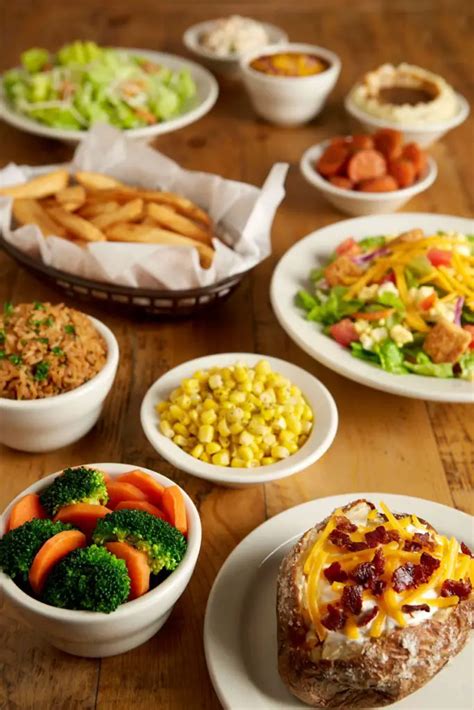 9g. Protein. 13g. There are 230 calories in 1 serving of Texas Roadhouse House Side Salad. Calorie breakdown: 62% fat, 16% carbs, 22% protein.